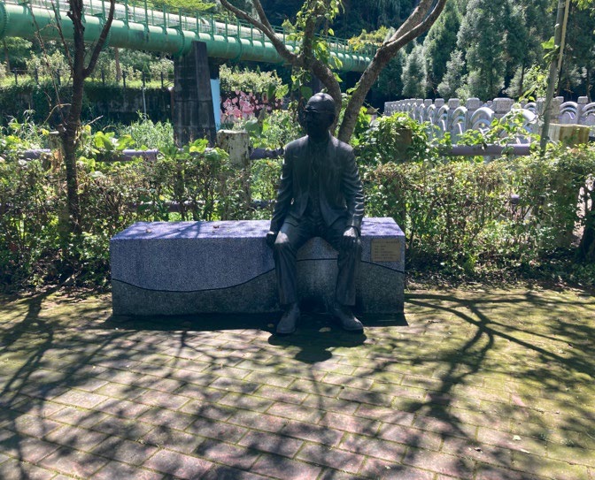 磯田謙雄像